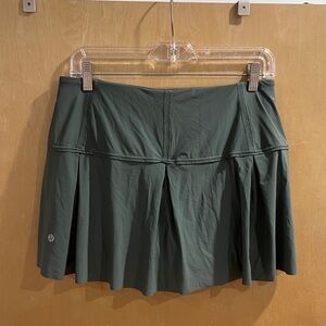 Lululemon Rival Mid-Rise Skort in Sage Green size 8